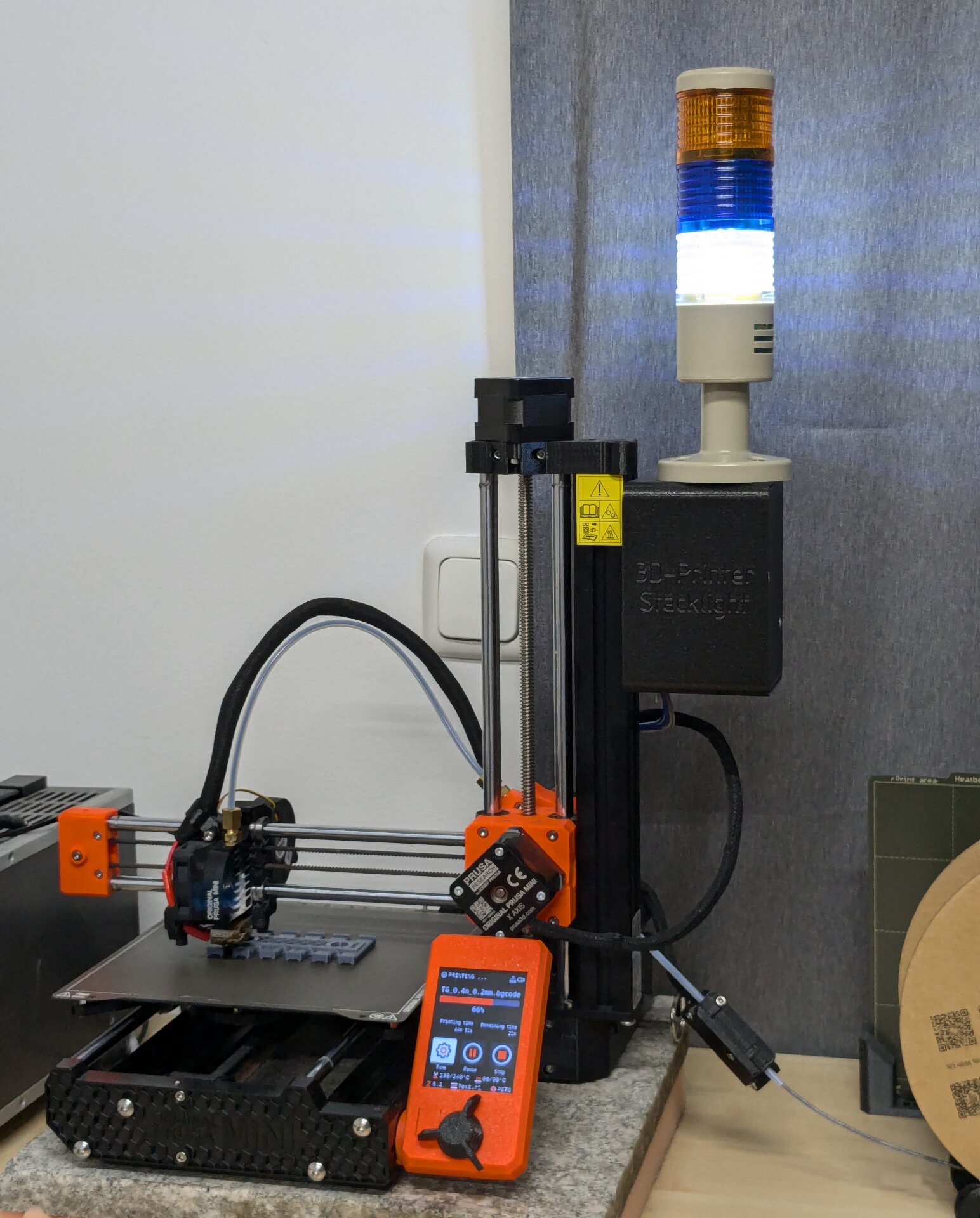 A stack light on a Prusa Mini+ 3D-Printer